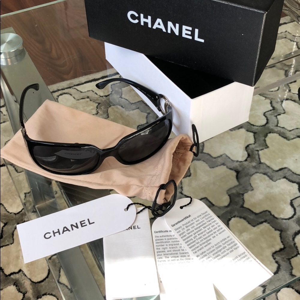 Chanel sunglasses with box and bag
